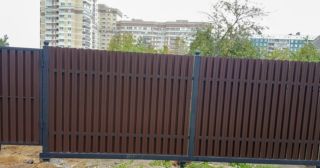 Купить распашные ворота из штакетника Большой Камень, цена от 2760 руб.